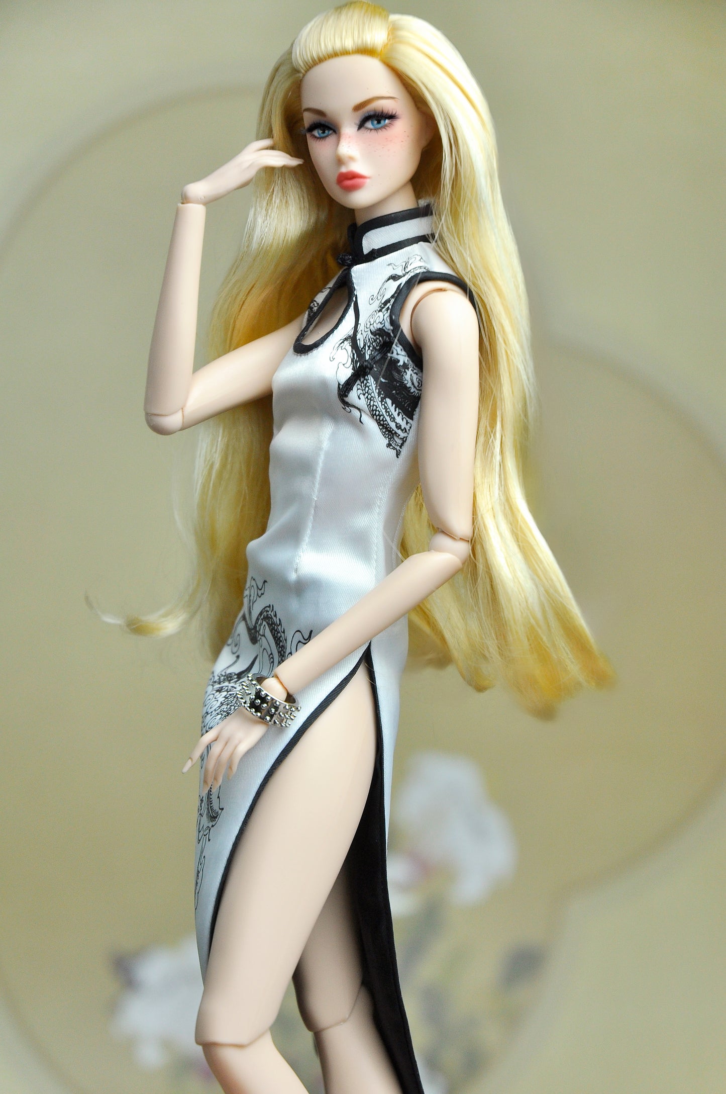 A Oriental Silhouette Collection | White Cheongsam for Fashion Royalty 6.0 doll clothes high slit with contrast details