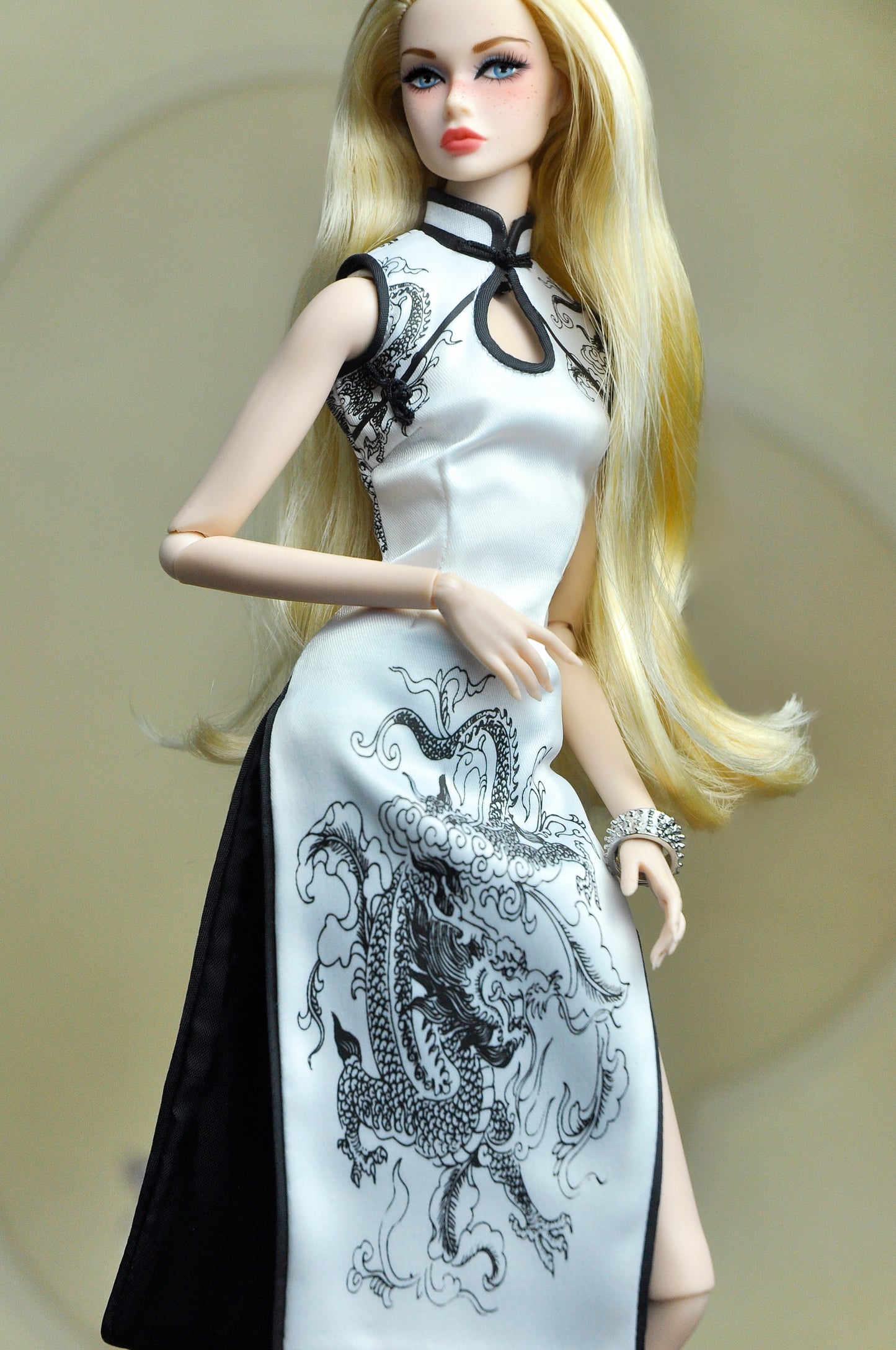 A Oriental Silhouette Collection | White Cheongsam for Fashion Royalty 6.0 doll clothes high slit with contrast details