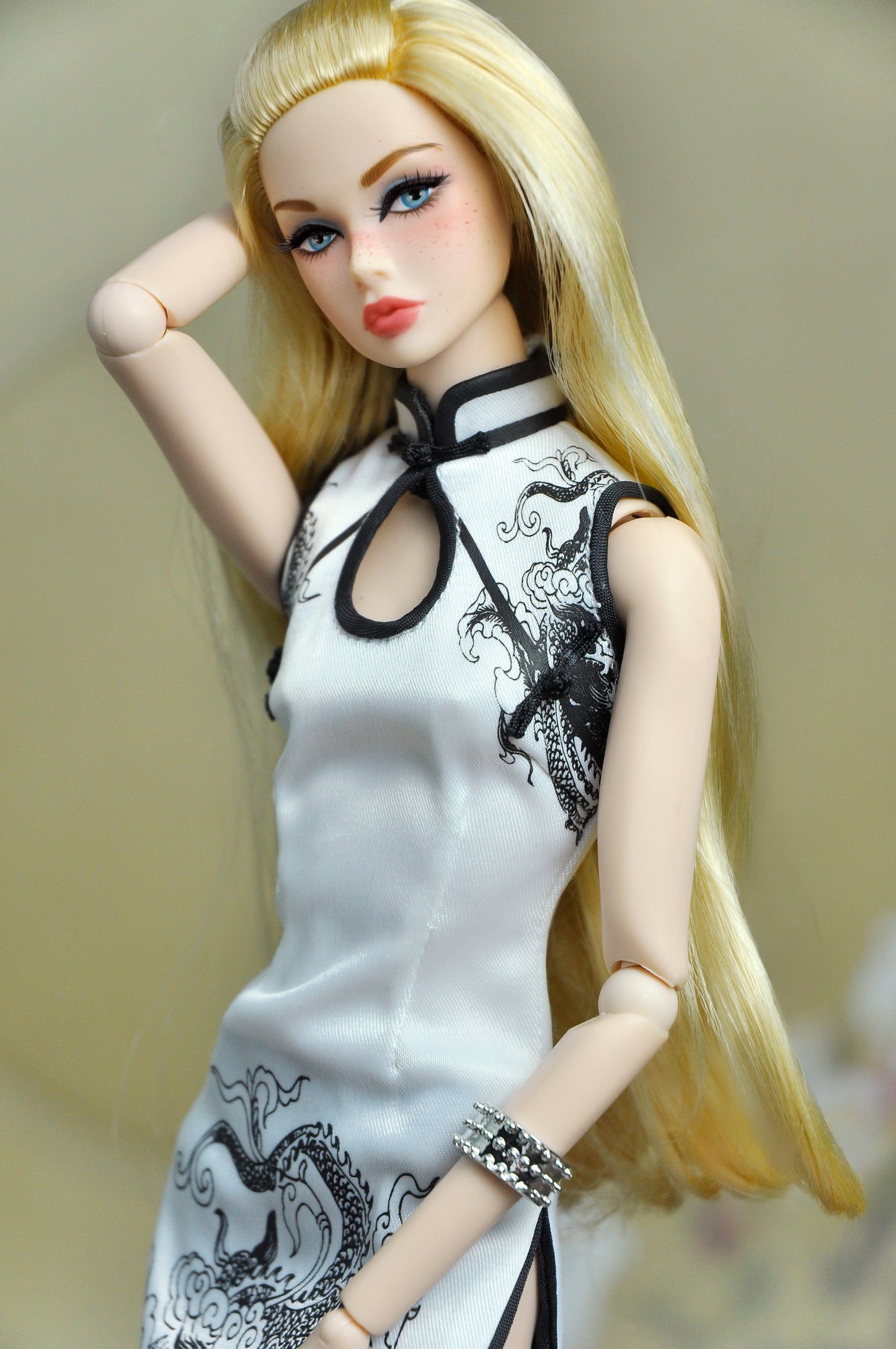 A Oriental Silhouette Collection | White Cheongsam for Fashion Royalty 6.0 doll clothes high slit with contrast details