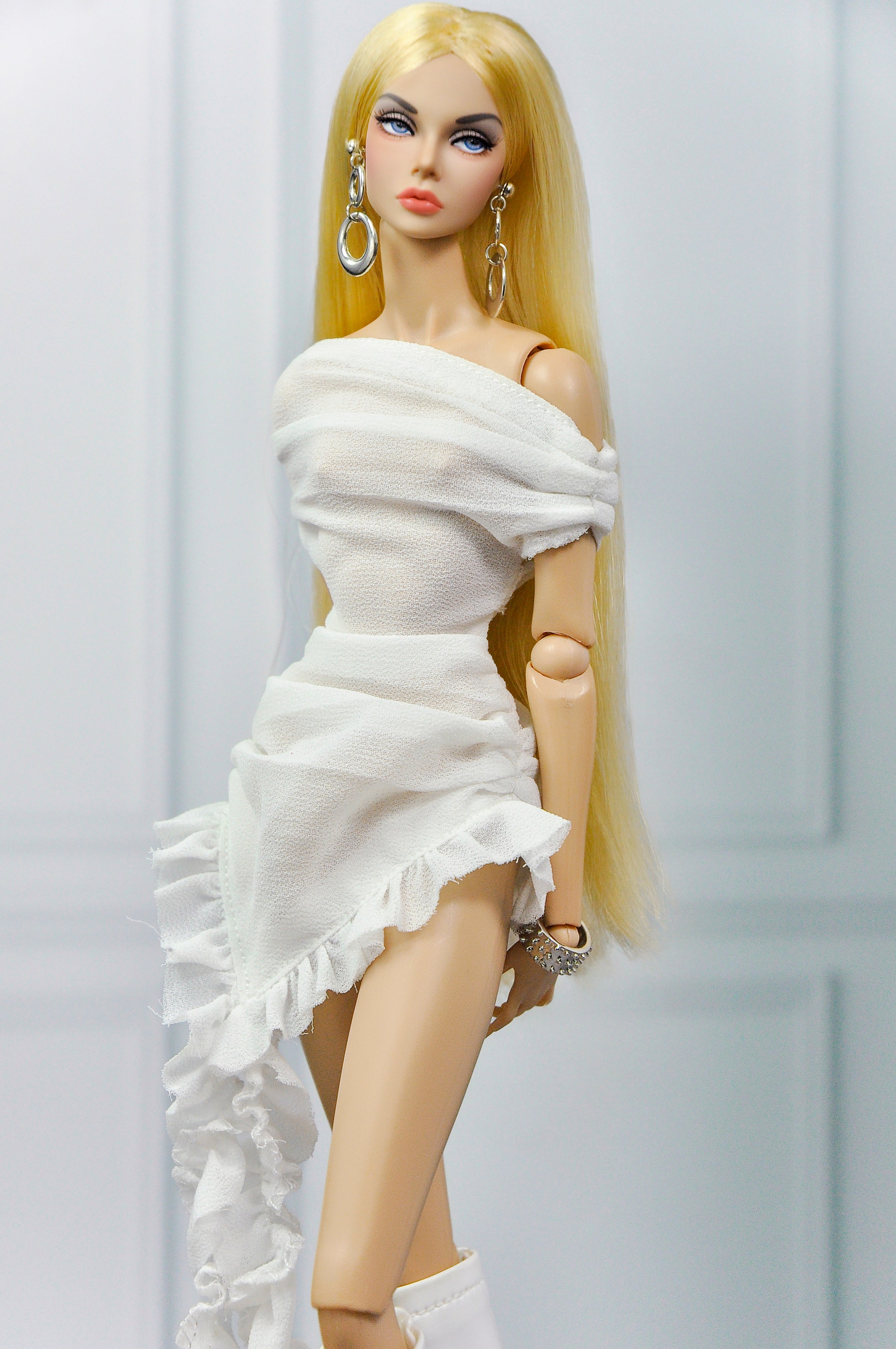 MODERN SENSUAL |Ethereal White Draped Dress for 1/6 Scale Doll – Asymmetrical Ruffle Dress – Handmade Miniature Couture – Plastik Tiara