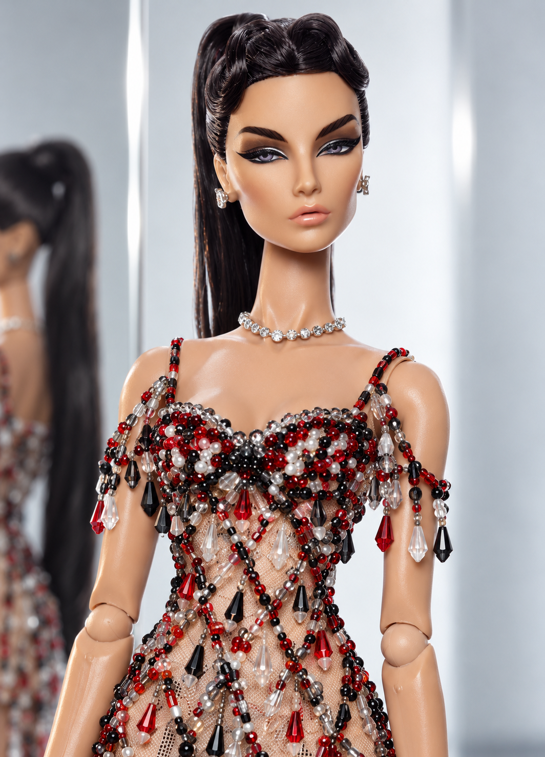 Plastiktiara — Close portrait showing the sweetheart neckline, beaded straps and shoulder embellishments